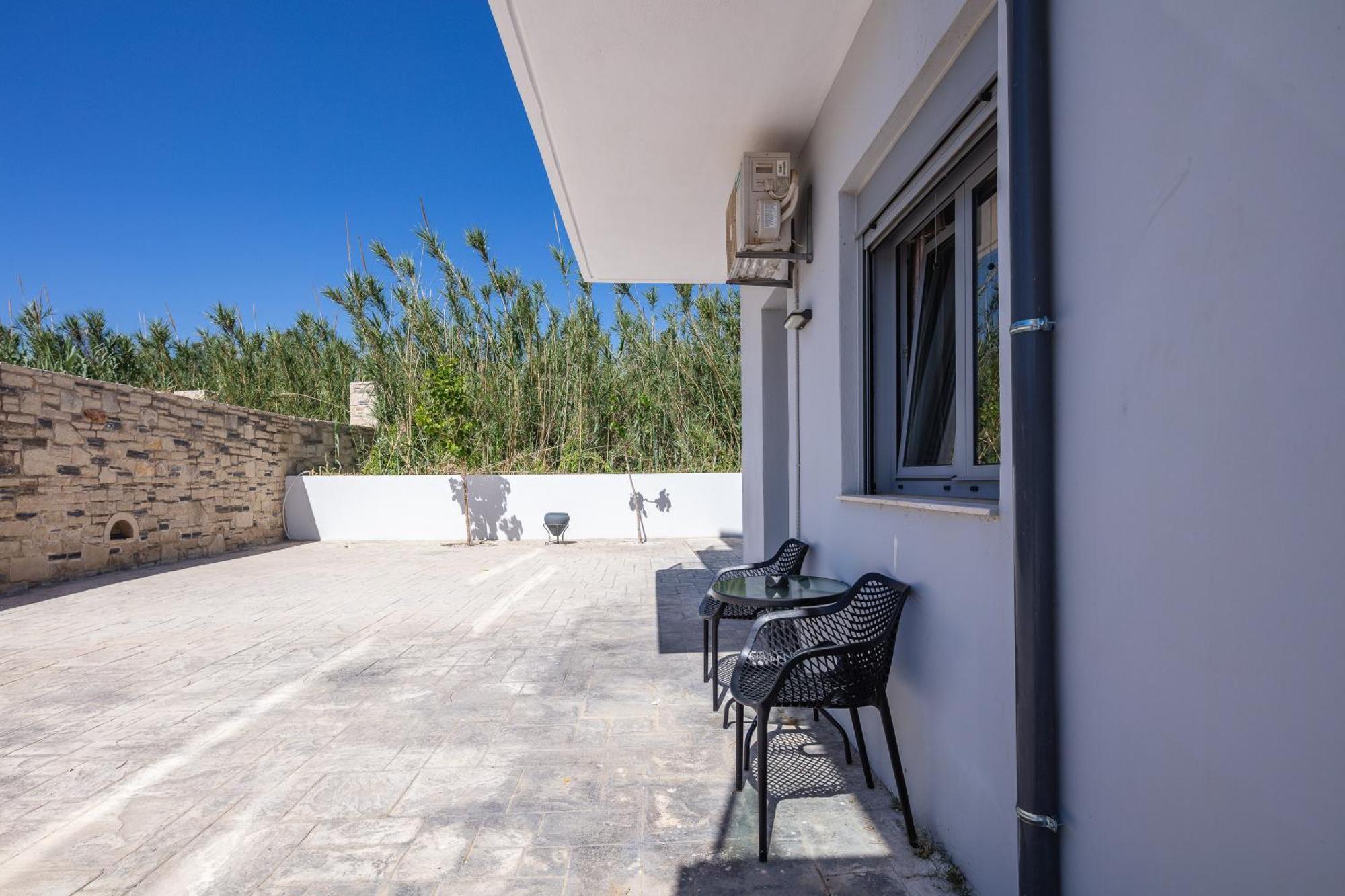 Hotel Iosifina, 80 Metres From Episkopi Beach! Dhramia Номер фото